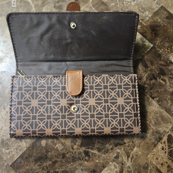 Time & Tru Trifold Clutch Women's Wallet- *NWOT - Picture 5 of 7